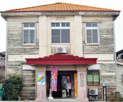 �q�ǂ�����}���Z���^�[�̊O��